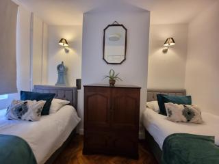 Cute Cottage in Egham Heathrow- 7 Guests 3 bedrooms - Egham - 3