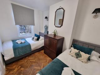 Cute Cottage in Egham Heathrow- 7 Guests 3 bedrooms - Egham - 4