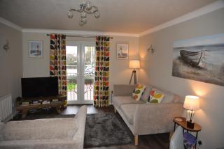 Peaceful Waterfront Apartment, Private Parking, Hull Marina - Hull - 2