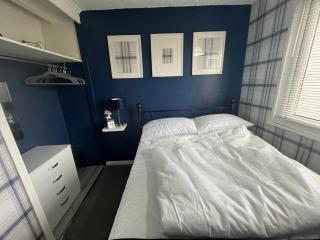 Holidayz, Chalet 58, Hemsby - Beautifully presented two bed chalet, sleeps 4 with FREE Wi-Fi plus pet friendly - Hemsby - 0