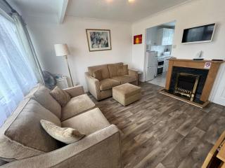 14, Sundowner Holiday Park, Hemsby - Two bed chalet, sleeps 6, bed linen and towels included - pet friendly - Hemsby - 4