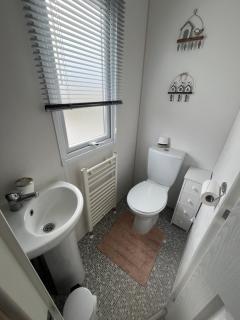 Heron, Sea View, Scratby - California Cliffs, Parkdean, sleeps 6, bed linen and towels included, pet free, onsite entertainment available - Scratby - 8
