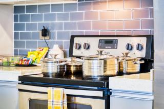 20South Lux Apartments 1BR - Kingston - 4