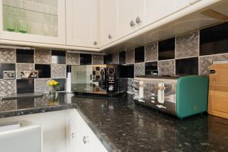 Chester Greenway House - Ideal 1 Bedroom Home, EV Charger & Parking - Sleeps 4 - Chester - 3