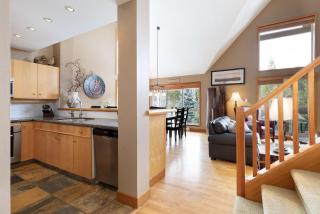 Alpine Greens 8 | Bright Townhome near Blackcomb, Walk or Shuttle to Skiing, Secure Parking - Whistler - 3