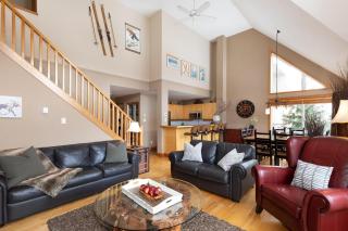 Alpine Greens 8 | Bright Townhome near Blackcomb, Walk or Shuttle to Skiing, Secure Parking - Whistler - 4