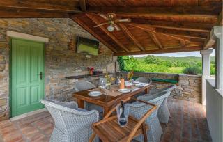 Nice Home In Zatka With Jacuzzi - Kostrčani - 3