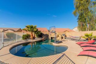 Luxurious Casa Grande Family Retreat: 5 Bedrooms, Heated Salt water Pool, Mini Golf, and More! Ideal for Groups and Making Lasting Memories. - Casa Grande - 6