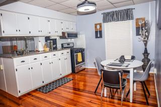 Bright & Stylish 2-Bedroom Near Downtown Mobile Free Parking - Mobile - 4
