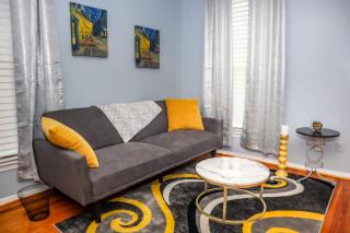 Bright & Stylish 2-Bedroom Near Downtown Mobile Free Parking - Mobile - 0