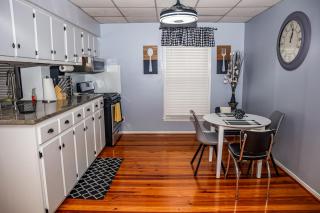 Bright & Stylish 2-Bedroom Near Downtown Mobile Free Parking - Mobile - 7