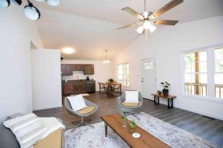 Farmville Modern Farmhouse - 5