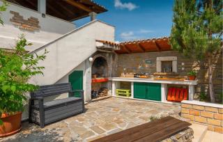 Nice Home In Zatka With Jacuzzi - Kostrčani - 4