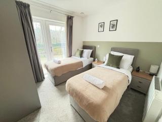 Luxury Canal-side Apartment, Hemel Hempstead, Free parking, Perfect for Contractors - Hemel Hempstead - 2