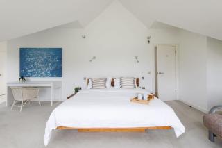 Secluded barn style home with hot tub - sleeps 12 - Birdham - 8