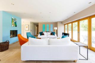 Secluded barn style home with hot tub - sleeps 12 - Birdham - 2
