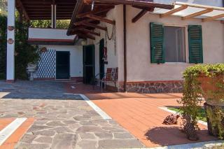 Casa Rosi, in campagna, relax tra mare e montagna - Giucano - 1