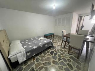 Apartamento cómodo en laureles , céntrico y bien ubicado Apto 301 - Medellín - 0