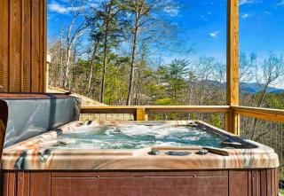 Shell Mtn Splash: 4BR Haven, Views, Pool & Hot Tub - Sevierville - 6