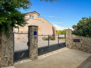 Domizil Opatija A&N, Villa mit Pool, Wohlfühloase mit Meerblick - Poljane - 0