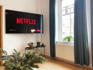 Magic Forest Design Apartment, 65 Zoll TV, Waschtrockner, beste Lage, am Markt - Gera - 2