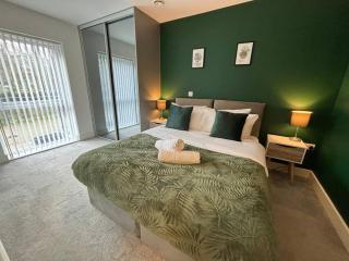 Luxury Canal-side Apartment, Hemel Hempstead, Free parking, Perfect for Contractors - Hemel Hempstead - 4