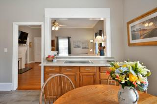 Comfy Cottage: Minutes from Main St, Private Yard - Greenville - 0