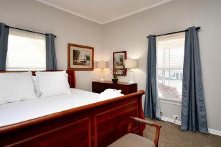 Comfy Cottage: Minutes from Main St, Private Yard - Greenville - 5