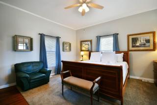 Comfy Cottage: Minutes from Main St, Private Yard - Greenville - 8