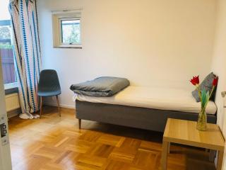 Home Stays-Private Rooms in a Villa Near City for families/Individuals - Stoccolma - 2