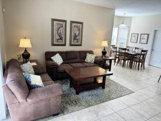 537 -Beautiful Private Home with Pool, Spa and Balcony off Bedroom - Davenport - 9