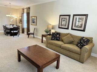 537 -Beautiful Private Home with Pool, Spa and Balcony off Bedroom - Davenport - 4