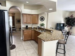 537 -Beautiful Private Home with Pool, Spa and Balcony off Bedroom - Davenport - 1
