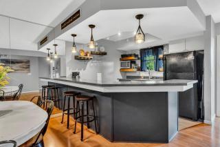 Lake Bluff Retreat - sleeps 6 - heated pool - golf - 8