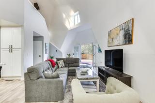 North San Diego Retreat with Deck, Fire Pit Table! - 8