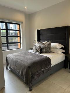 The Fitz Apartment - 2
