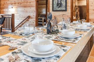 Mountain Majesty ~ 28 Person Indoor Pool Cabin - Sevierville - 3