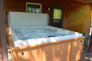 Deluxe Cabin #11 with Hot Tub on Patoka Lake in Southern Indiana - 6