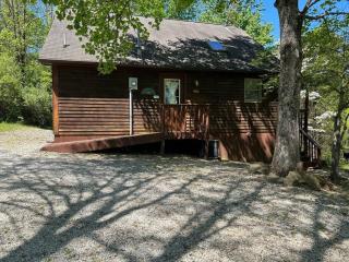 Deluxe Cabin #17 with Jacuzzi on Patoka Lake in Southern Indiana - 1