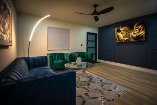 Velvet Bloom unique location 3mil to Downtown - Naples - 2