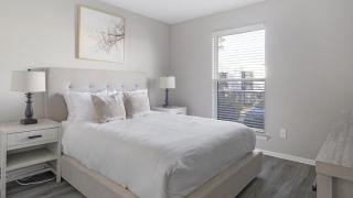 Landing Modern Apartment with Amazing Amenities ID1803X75 - Homewood - 3