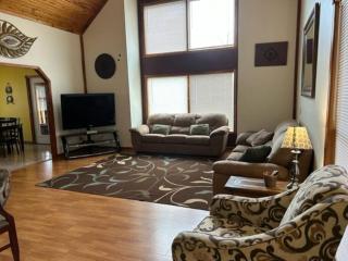 Luxury Cabin #21 With Hot Tub and Jacuzzi on Patoka Lake in Southern Indiana - 9