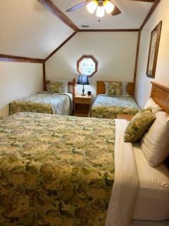 Luxury Cabin #21 With Hot Tub and Jacuzzi on Patoka Lake in Southern Indiana - 2