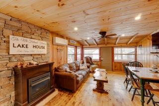 Lovely Maine Cabin with Deck, Gas Grill and Fire Pit! - Casco - 0