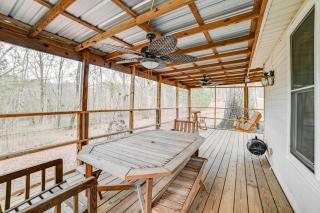 Peaceful Cottage with Yard 2 Mi to Kentucky Lake! - - 0