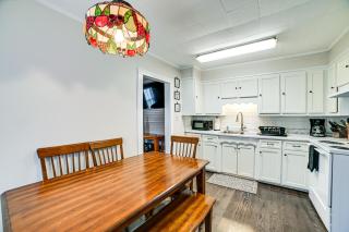 Peaceful Cottage with Yard 2 Mi to Kentucky Lake! - - 2