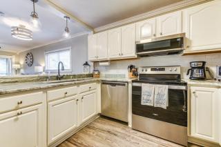 Walk to Ocean Unit with 2 Balconies in Myrtle Beach - Myrtle Beach - 5