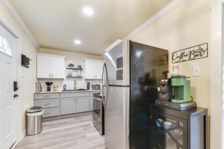 2 Mi to Dtwn Chic Waco Studio with Fire Pit! - Waco - 1