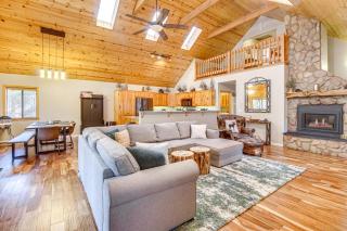 Spacious Pinetop Cabin with Private Yard and Hot Tub! - Indian Pine - 0