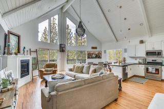 Serene Big Bear Retreat with Hot Tub and Game Room! - Big Bear City - 6